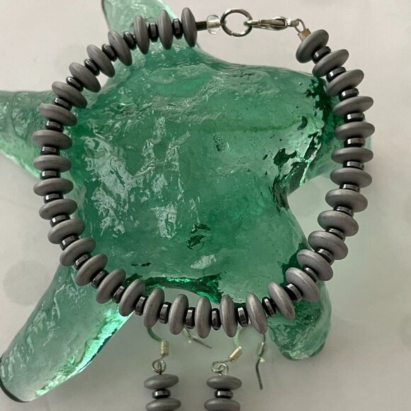 Black Hematite with Gray Beads Bracelet and Pierced Earrings - Picture 5 of 5